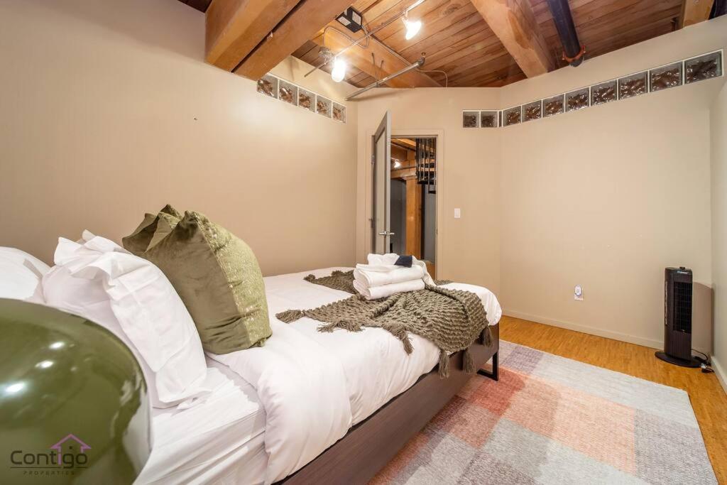 Historic Jd Loft, Near Ice District, Rogers Place, Ug Parking Эдмонтон Экстерьер фото