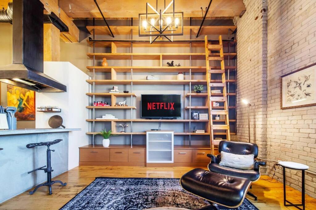Historic Jd Loft, Near Ice District, Rogers Place, Ug Parking Эдмонтон Экстерьер фото