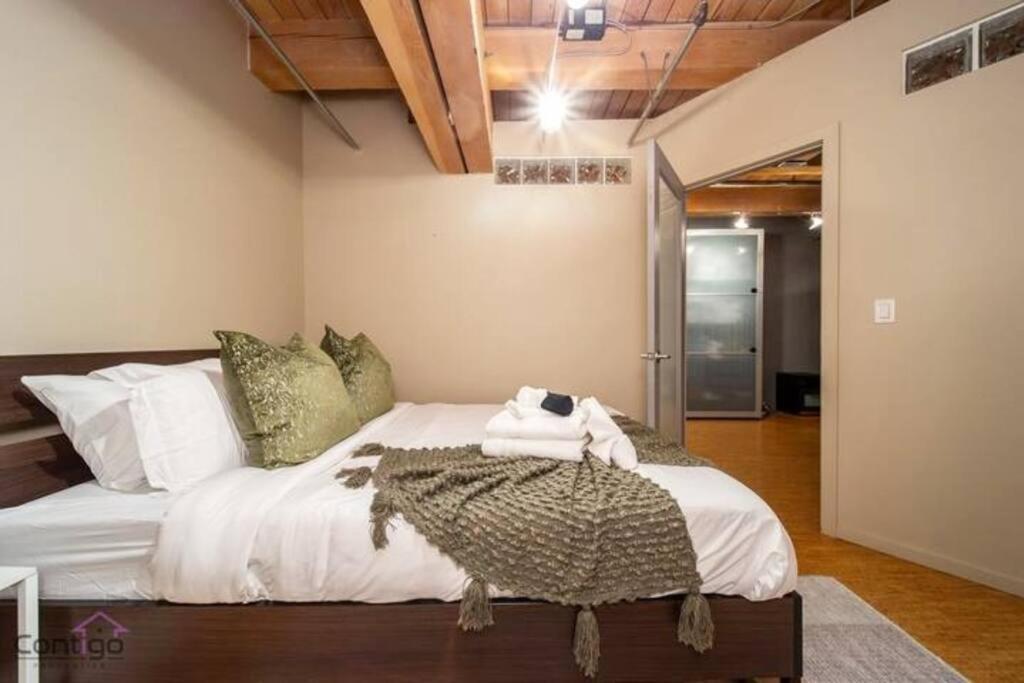 Historic Jd Loft, Near Ice District, Rogers Place, Ug Parking Эдмонтон Экстерьер фото