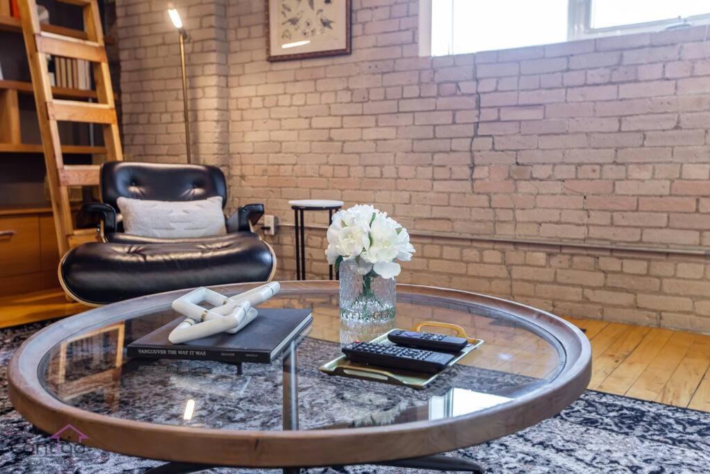Historic Jd Loft, Near Ice District, Rogers Place, Ug Parking Эдмонтон Экстерьер фото